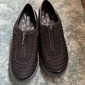 Women’s Size 10 Bzees Shoes